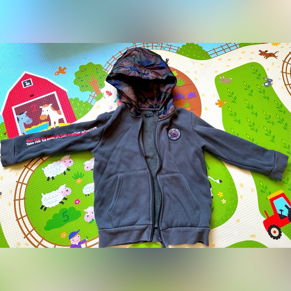 IKKS Camo kids hoodie- size 5A (110)